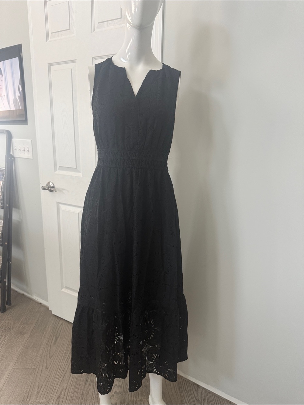 Simplee Apparel Black Sleeveless Eyelet Maxi Dress
